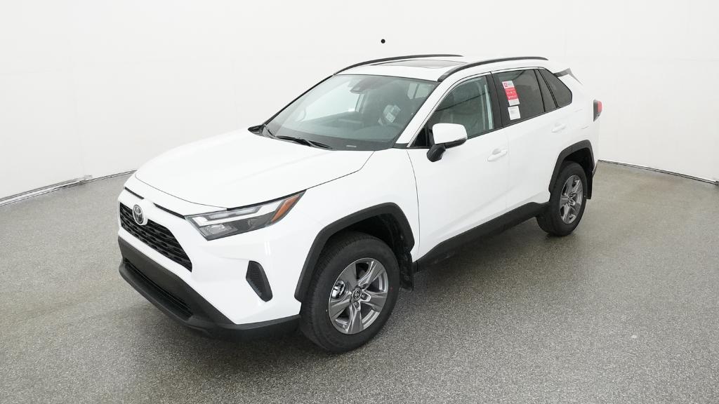 2025 Toyota RAV4 XLE's photo