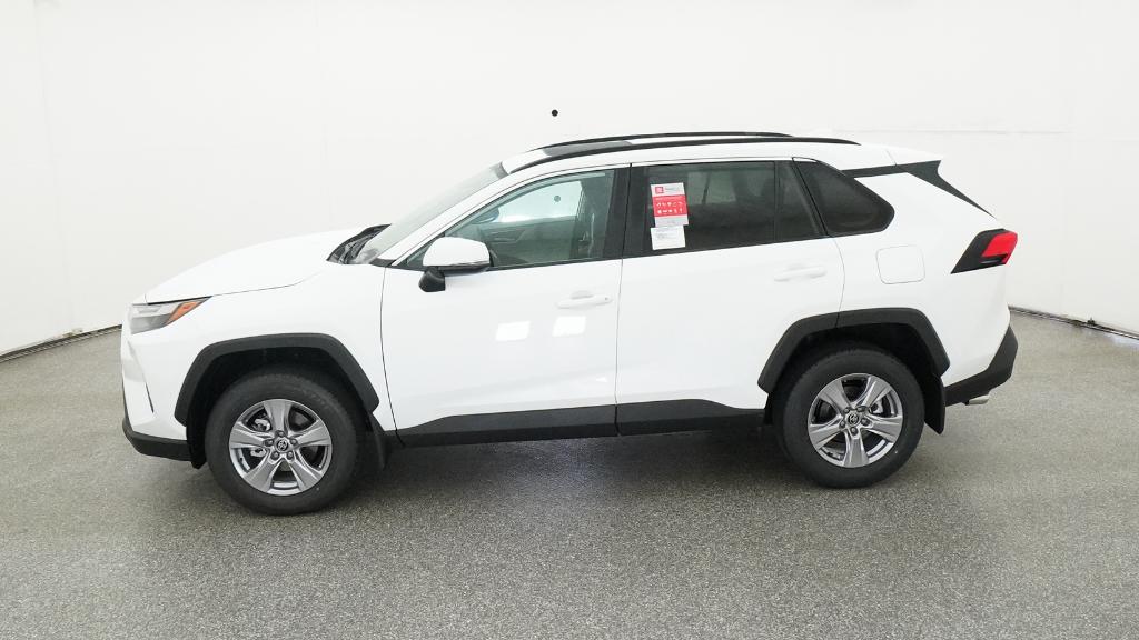 2025 Toyota RAV4 XLE photo 3