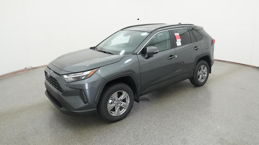 2025 Toyota RAV4 XLE's photo