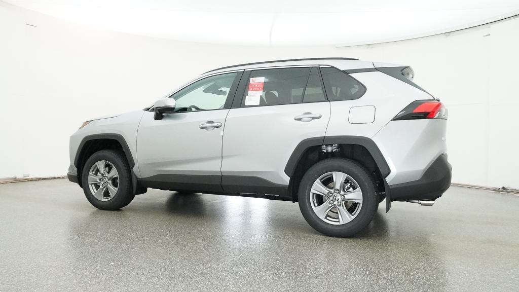2025 Toyota RAV4 XLE photo 4