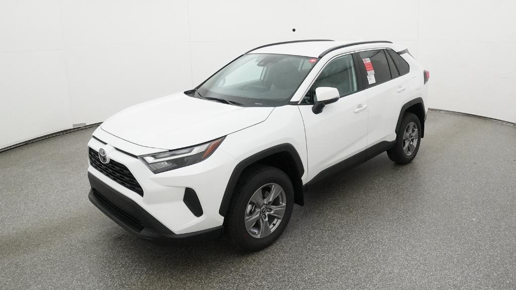 2025 Toyota RAV4 XLE's photo