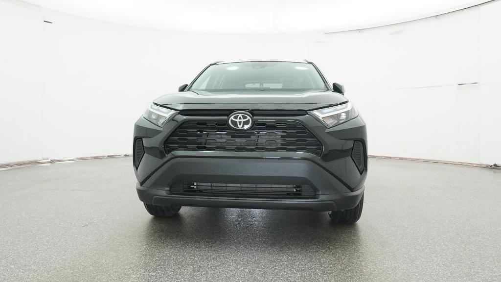 2025 Toyota RAV4 XLE photo 3