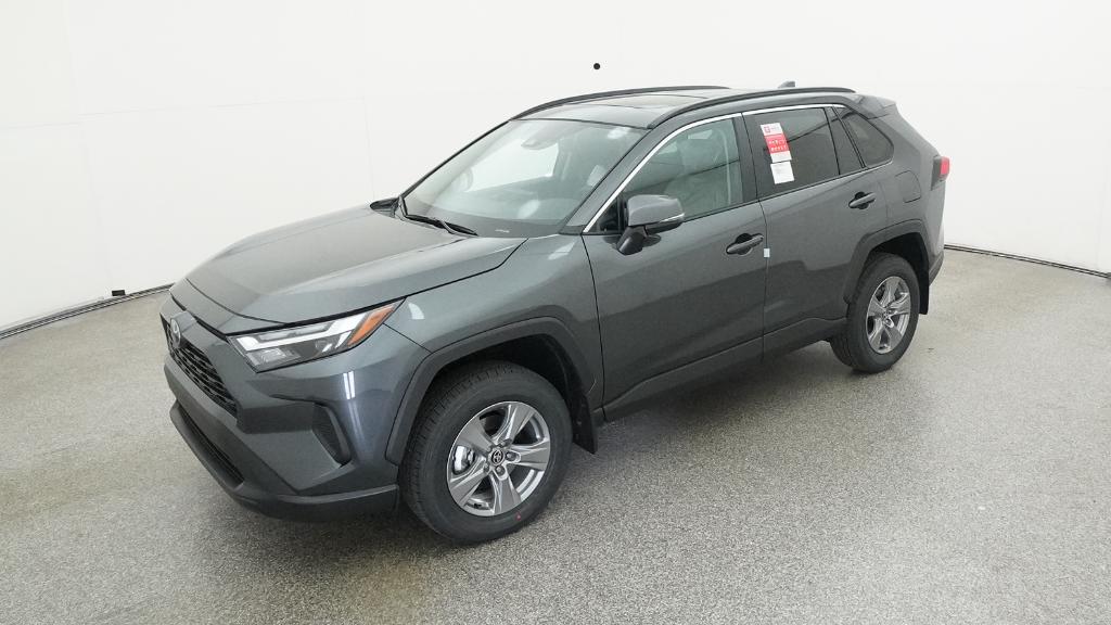 2025 Toyota RAV4 XLE's photo