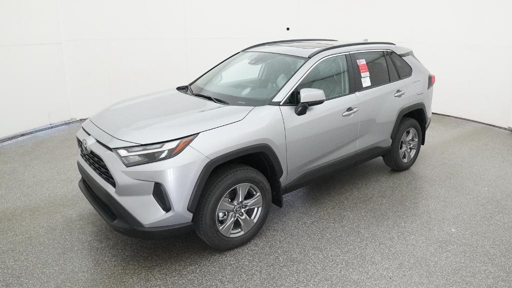 2025 Toyota RAV4 XLE's photo