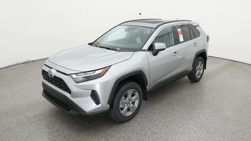 2025 Toyota RAV4 XLE's photo