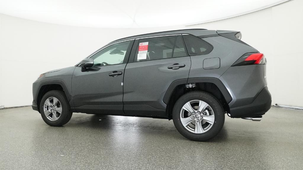 2025 Toyota RAV4 XLE photo 3