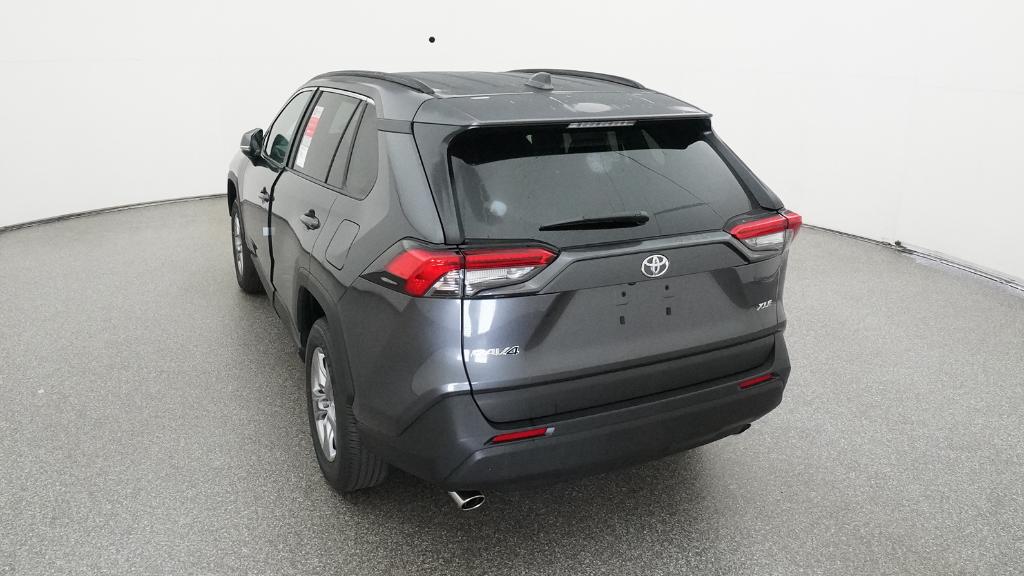 2025 Toyota RAV4 XLE photo 6
