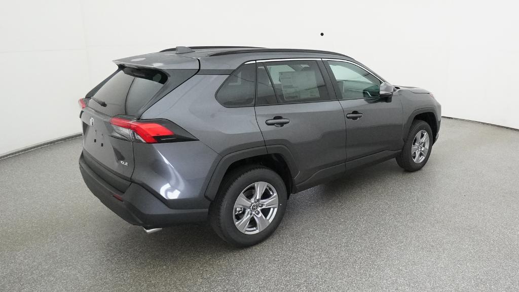 2025 Toyota RAV4 XLE photo 4