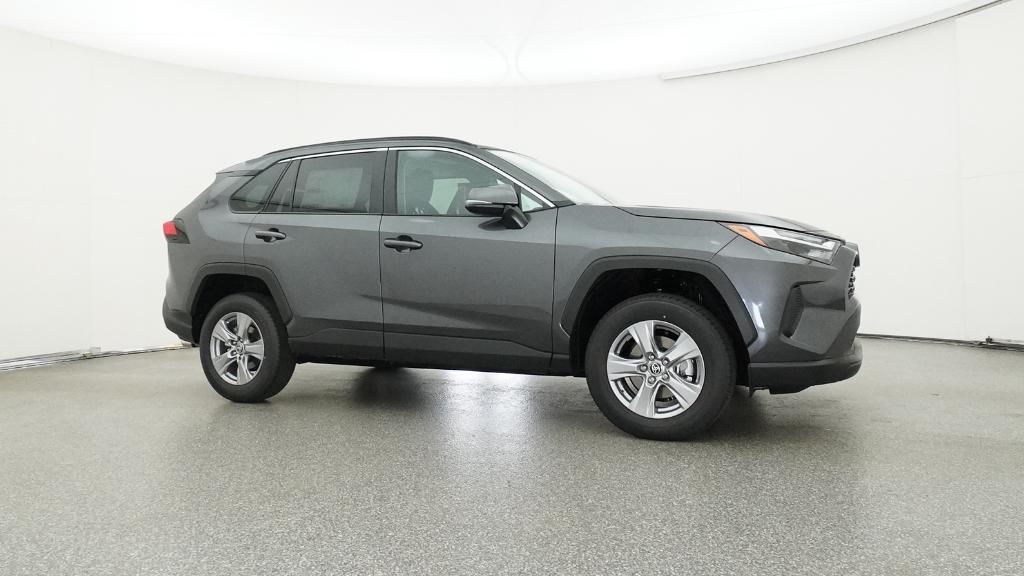 2025 Toyota RAV4 XLE photo 13