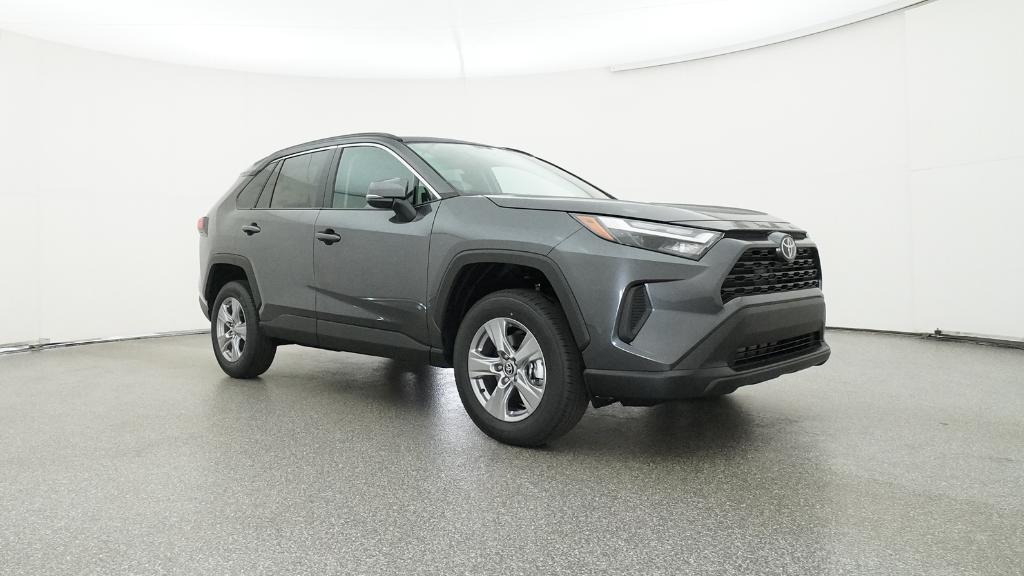 2025 Toyota RAV4 XLE photo 17