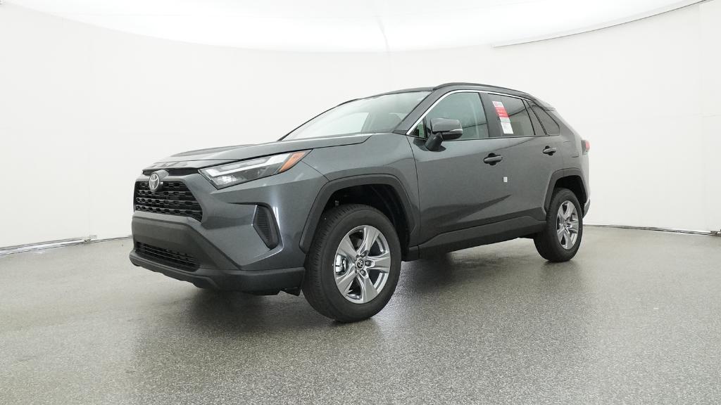 2025 Toyota RAV4 XLE photo 7