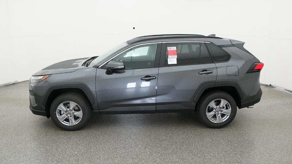 2025 Toyota RAV4 XLE photo 8