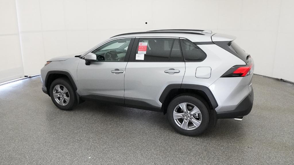 2025 Toyota RAV4 XLE photo 10