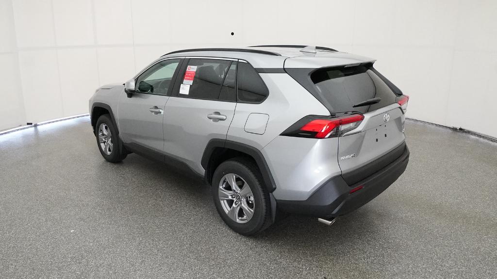 2025 Toyota RAV4 XLE photo 12