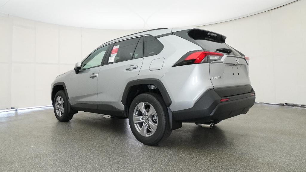 2025 Toyota RAV4 XLE photo 11