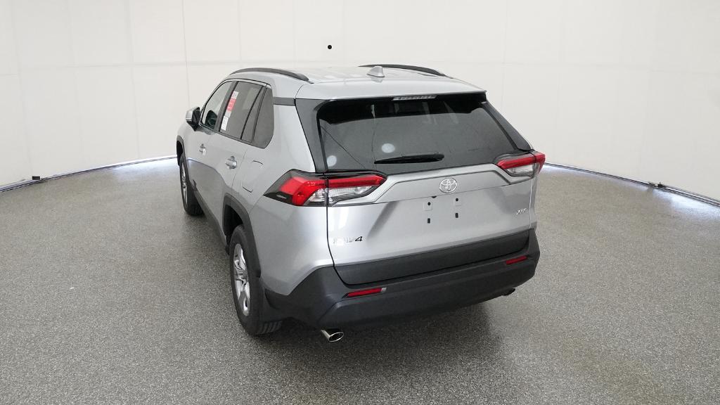 2025 Toyota RAV4 XLE photo 13