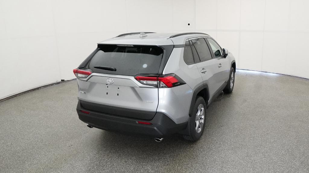 2025 Toyota RAV4 XLE photo 18