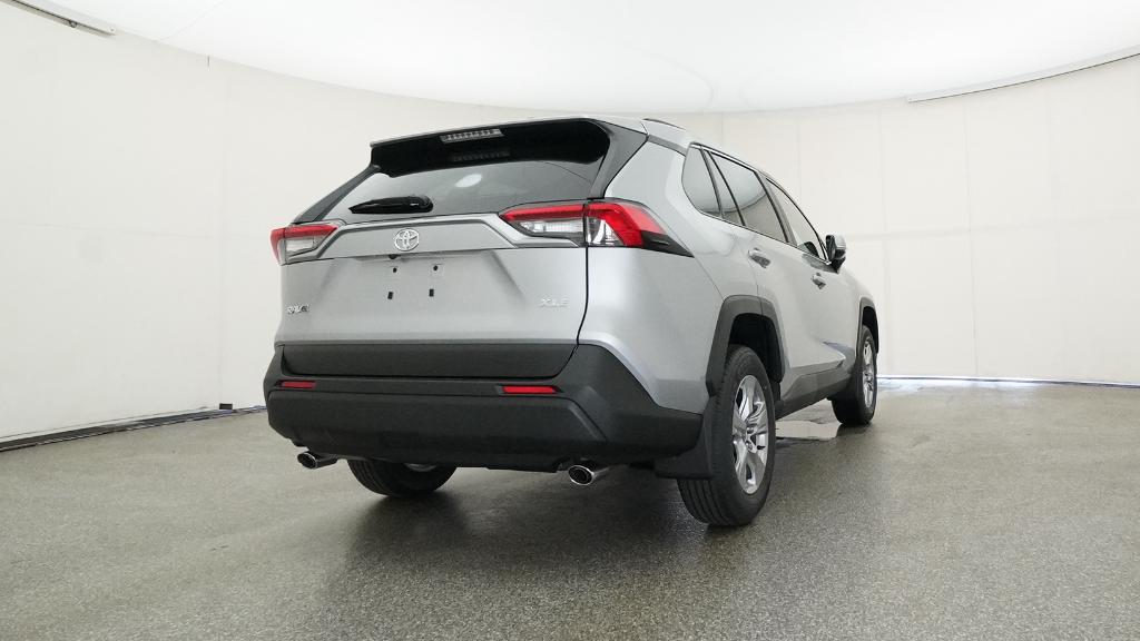 2025 Toyota RAV4 XLE photo 17