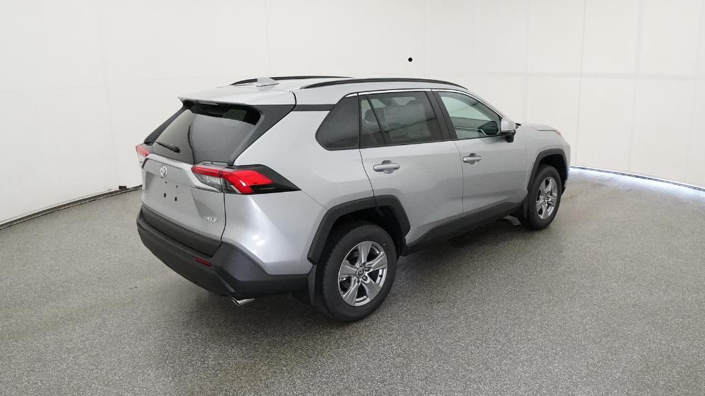 2025 Toyota RAV4 XLE photo 19