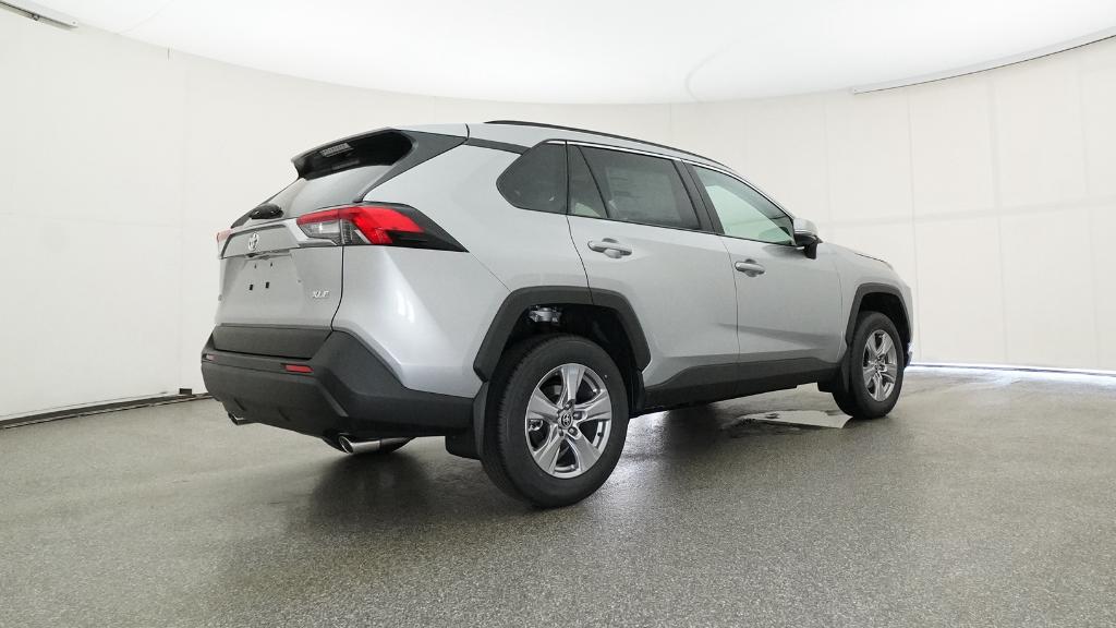 2025 Toyota RAV4 XLE photo 20