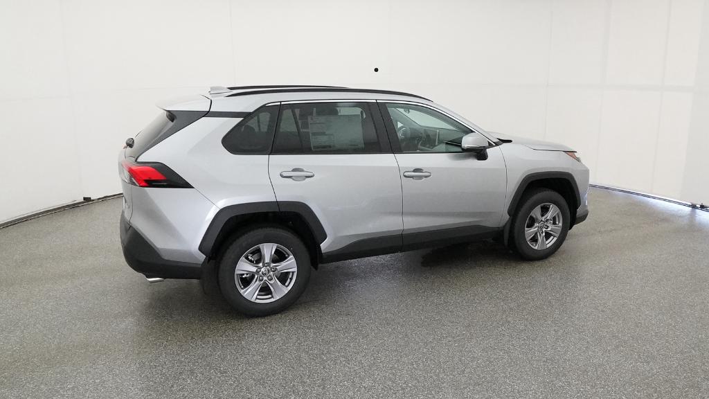 2025 Toyota RAV4 XLE photo 21