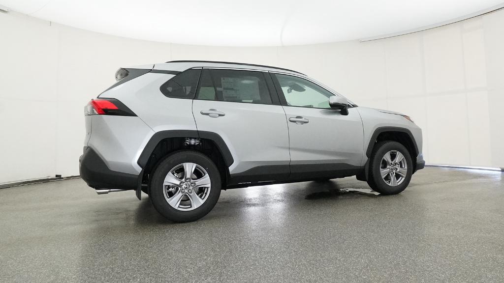 2025 Toyota RAV4 XLE photo 22