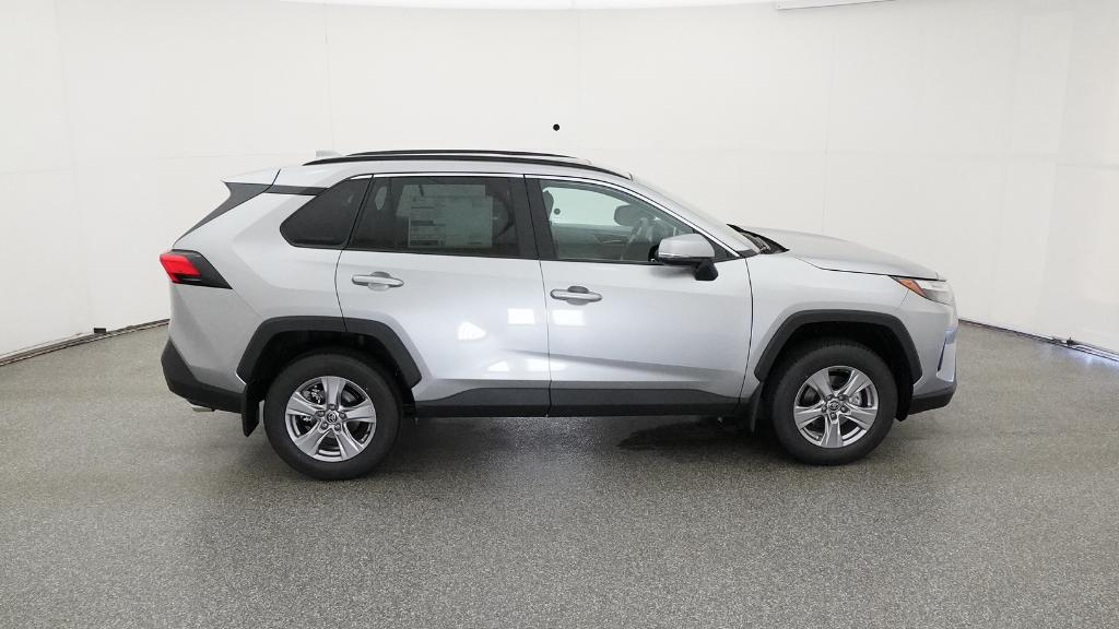 2025 Toyota RAV4 XLE photo 24