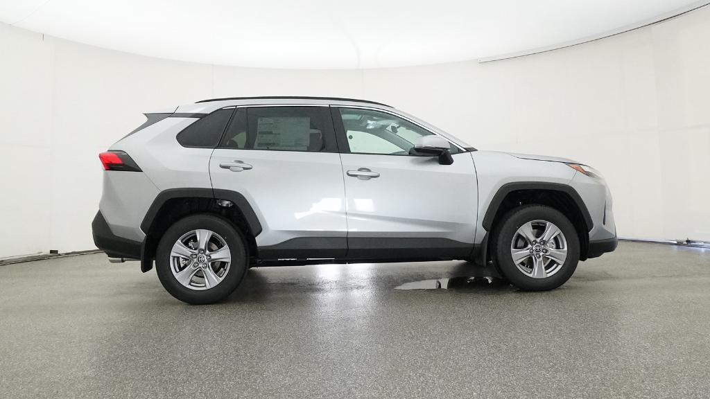 2025 Toyota RAV4 XLE photo 23