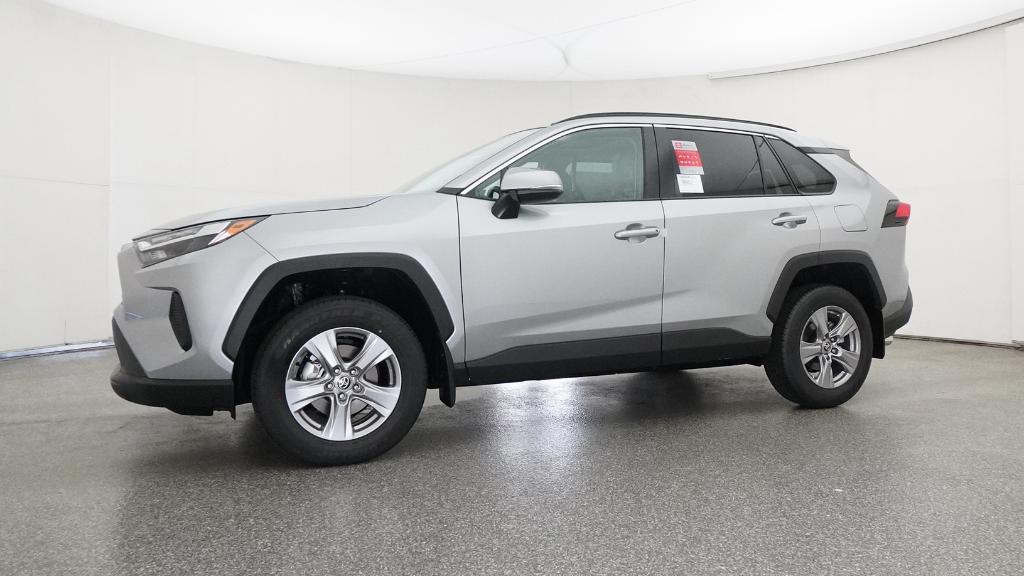 2025 Toyota RAV4 XLE photo 5