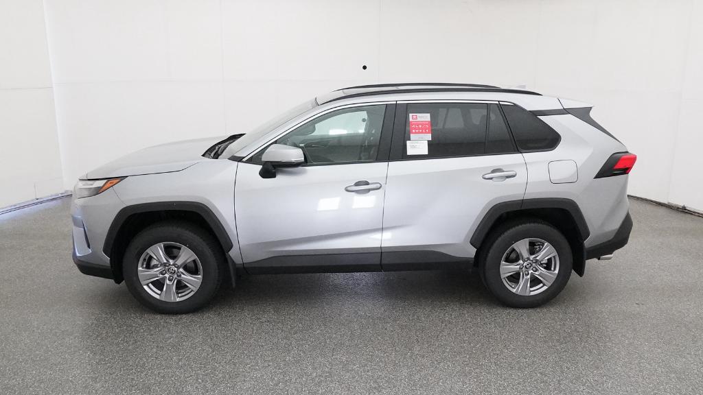 2025 Toyota RAV4 XLE photo 8