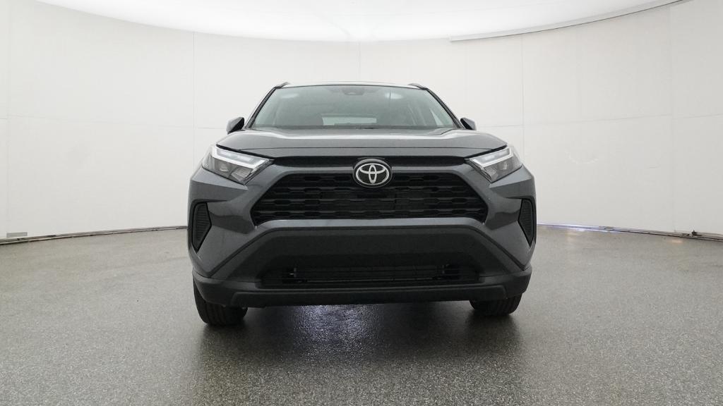 2025 Toyota RAV4 XLE photo 3