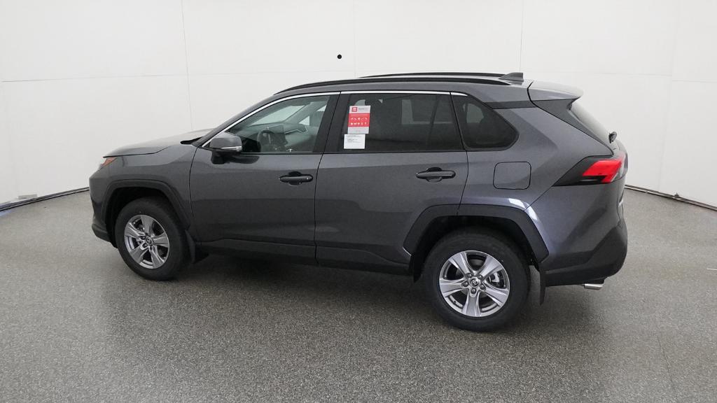 2025 Toyota RAV4 XLE photo 4