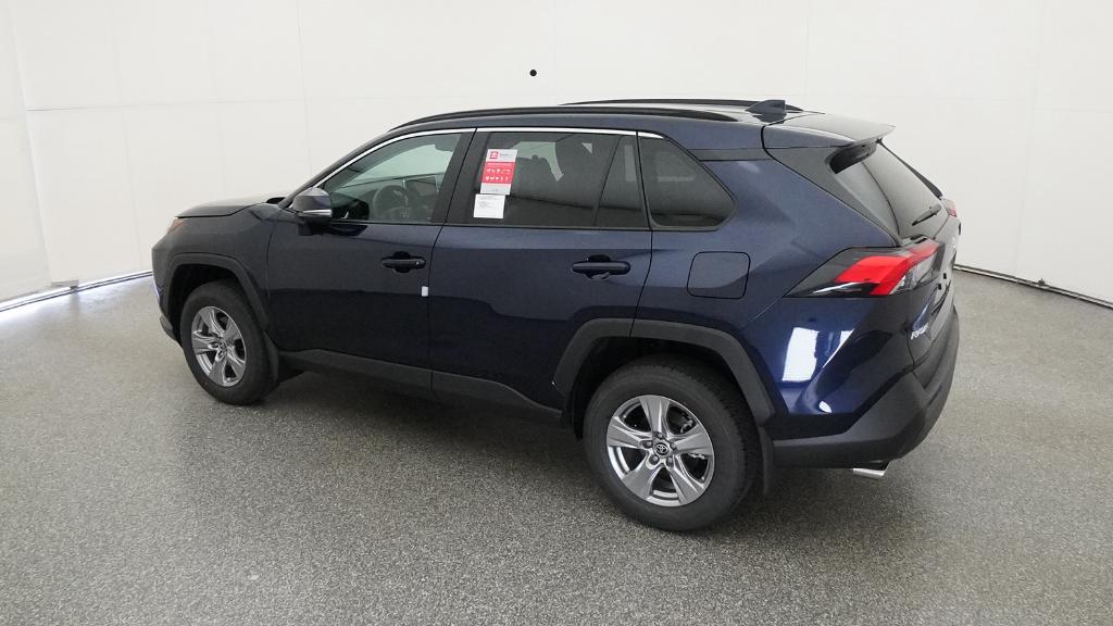 2025 Toyota RAV4 XLE photo 5