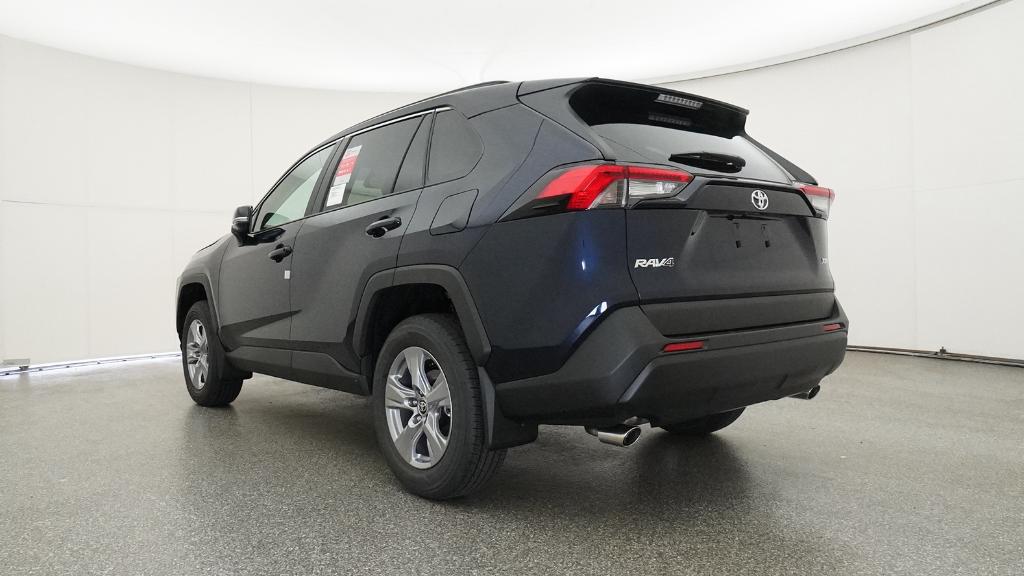 2025 Toyota RAV4 XLE photo 8