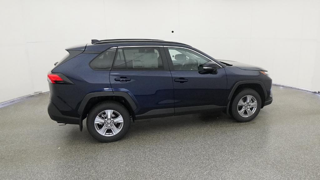 2025 Toyota RAV4 XLE photo 18