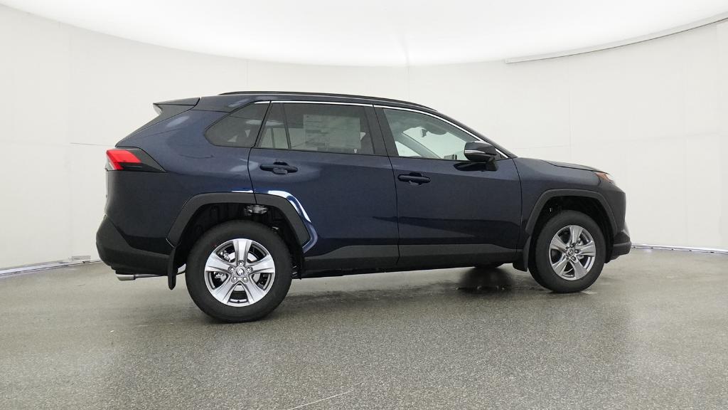 2025 Toyota RAV4 XLE photo 17