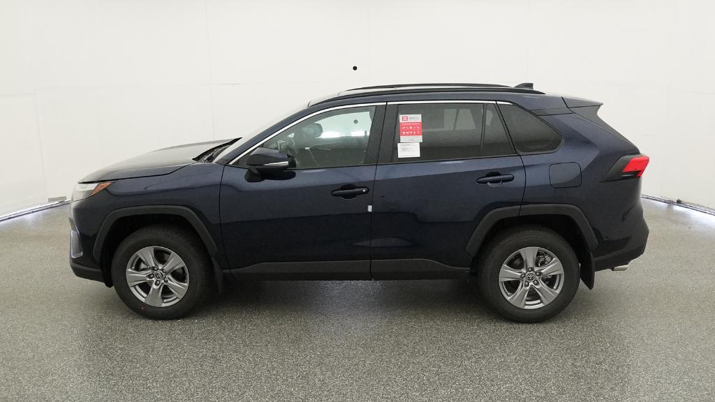 2025 Toyota RAV4 XLE photo 3