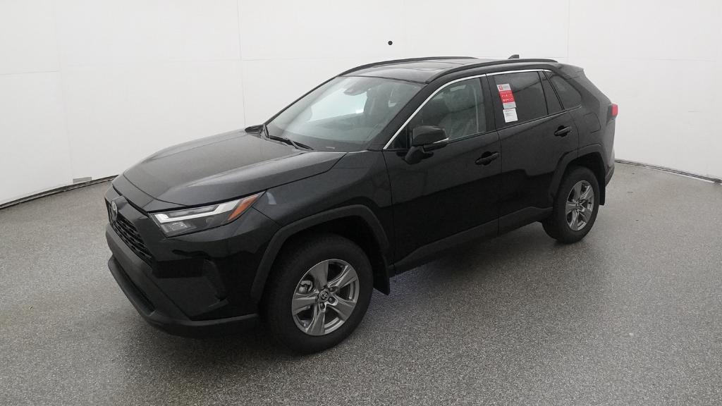 2025 Toyota RAV4 XLE's photo