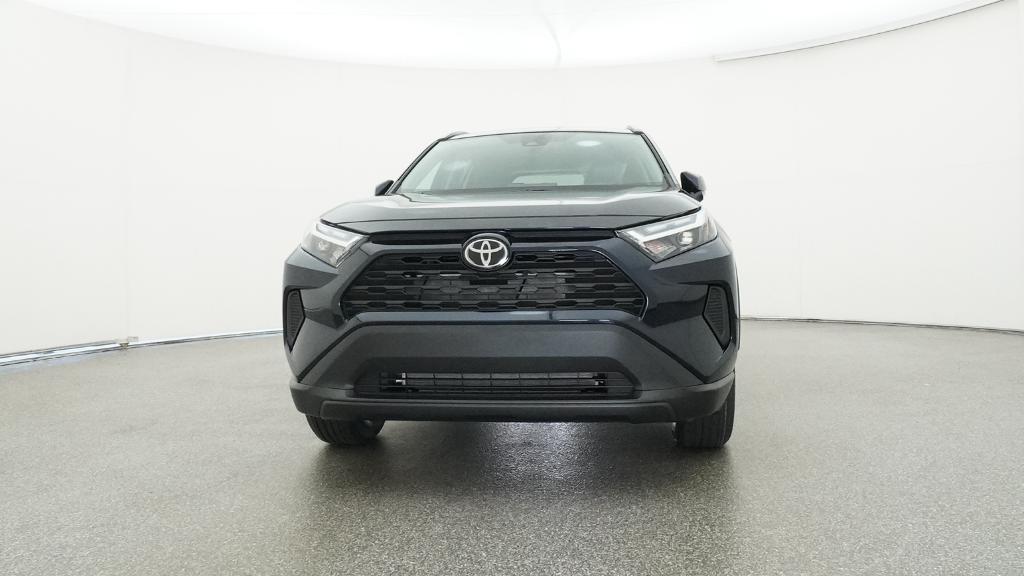 2025 Toyota RAV4 XLE photo 3