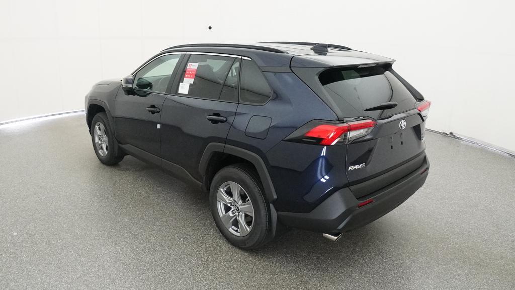 2025 Toyota RAV4 XLE photo 13