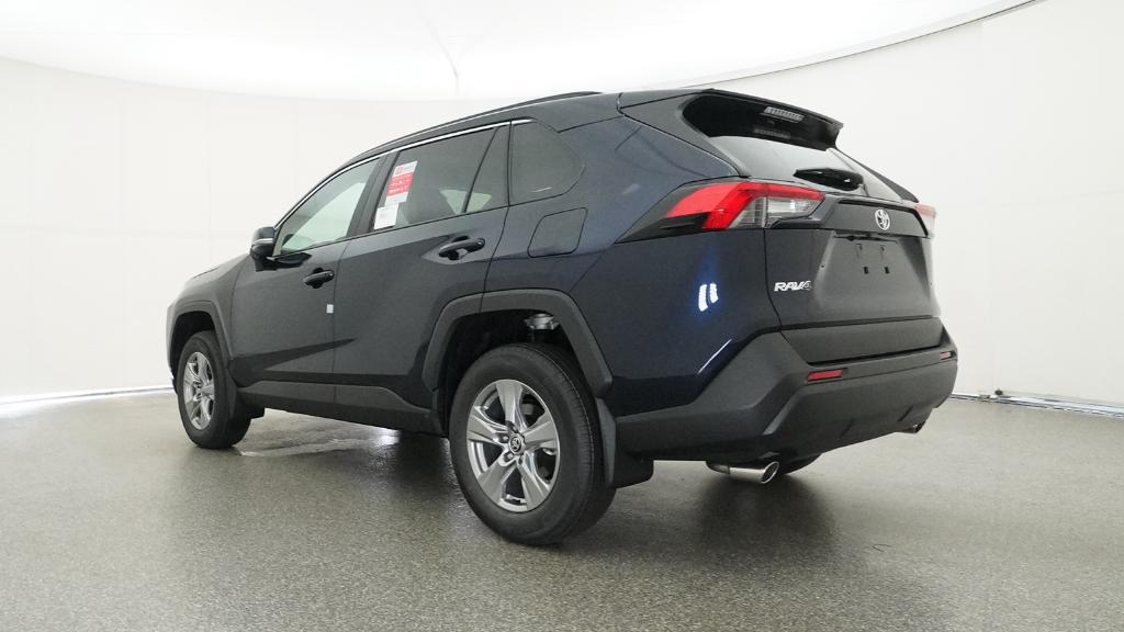 2025 Toyota RAV4 XLE photo 14