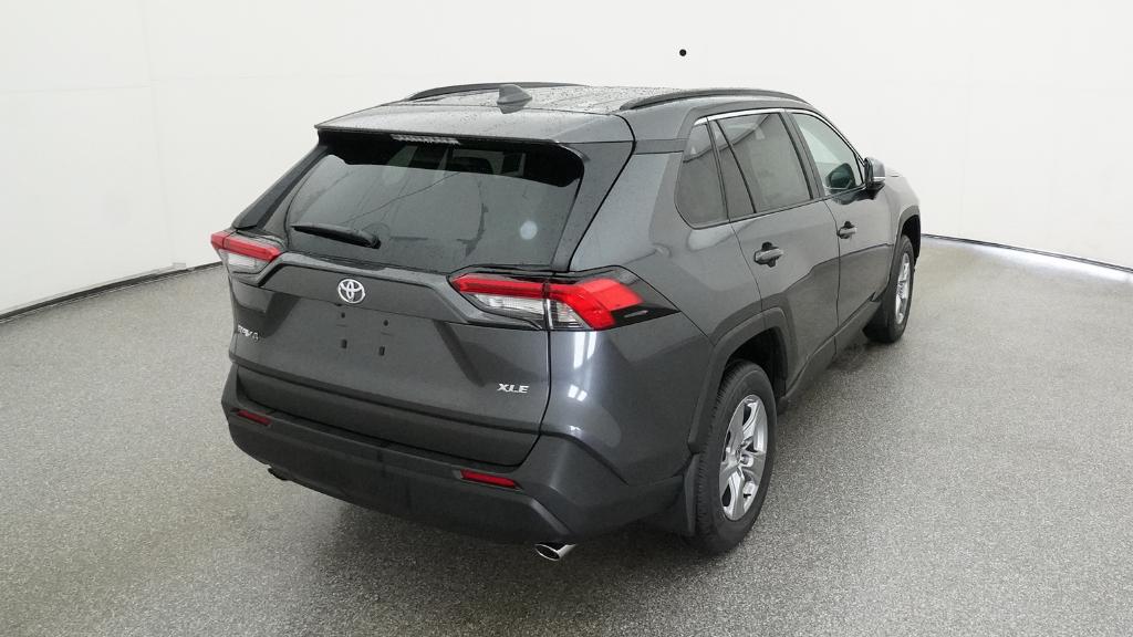 2025 Toyota RAV4 XLE photo 18