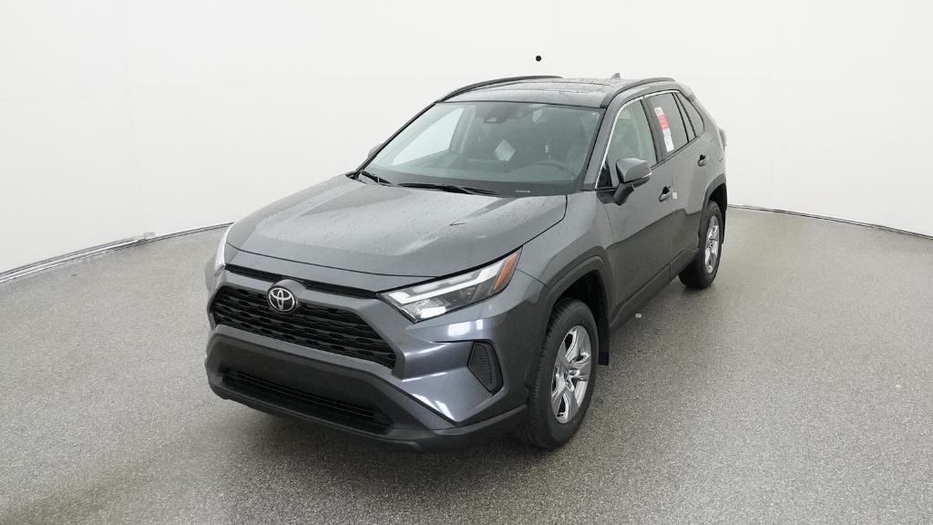 2025 Toyota RAV4 XLE photo 4