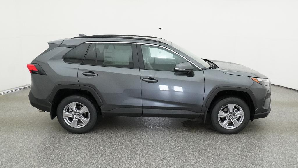 2025 Toyota RAV4 XLE photo 24