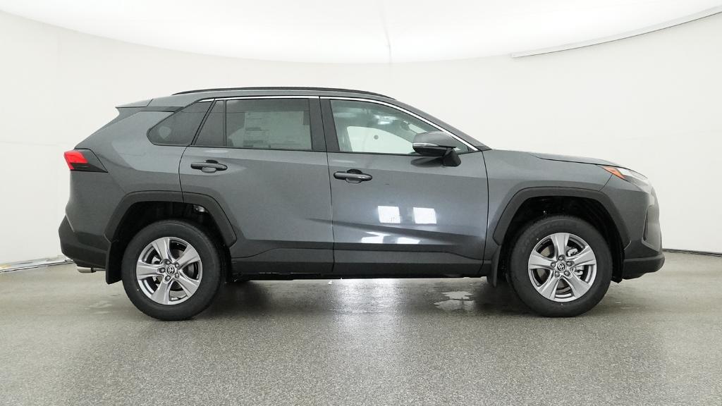 2025 Toyota RAV4 XLE photo 25