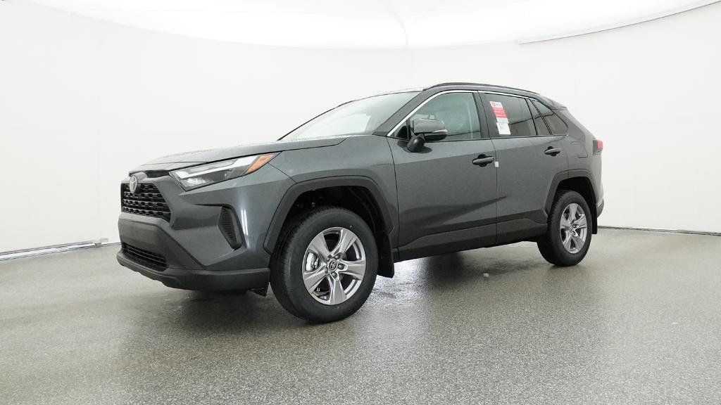 2025 Toyota RAV4 XLE photo 5
