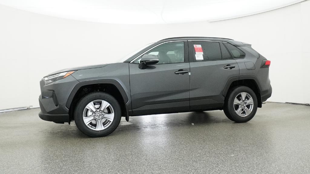 2025 Toyota RAV4 XLE photo 7