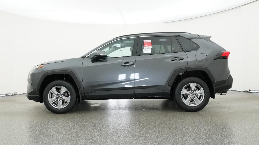2025 Toyota RAV4 XLE photo 9