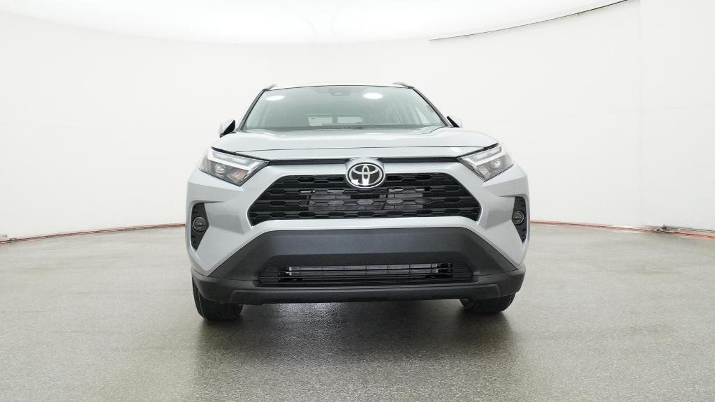 2025 Toyota RAV4 XLE photo 3