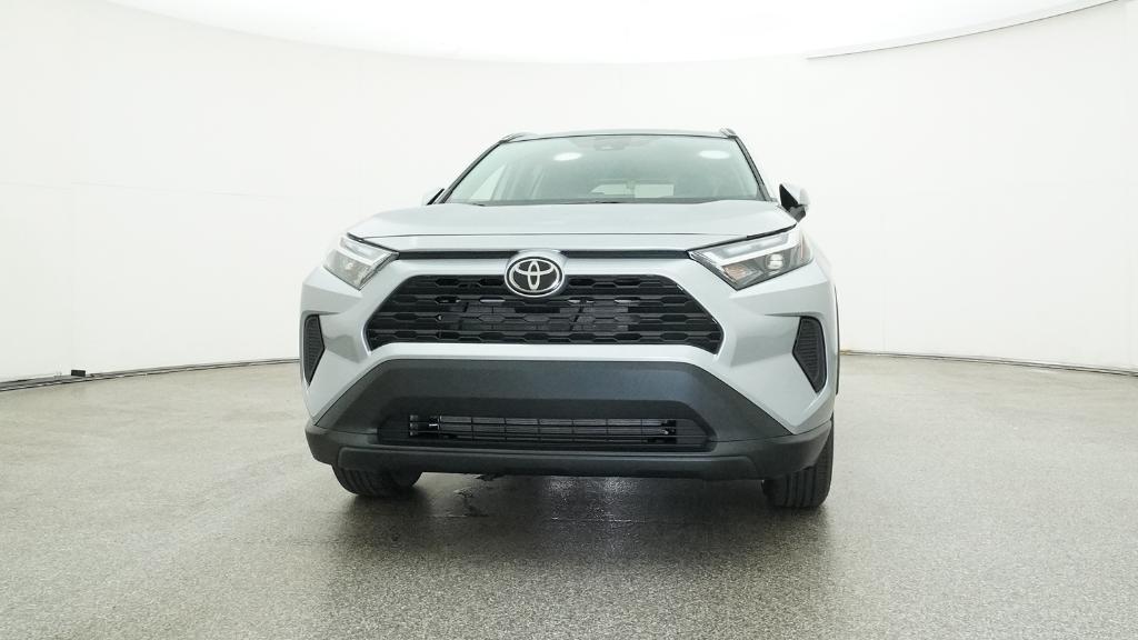 2025 Toyota RAV4 XLE photo 3